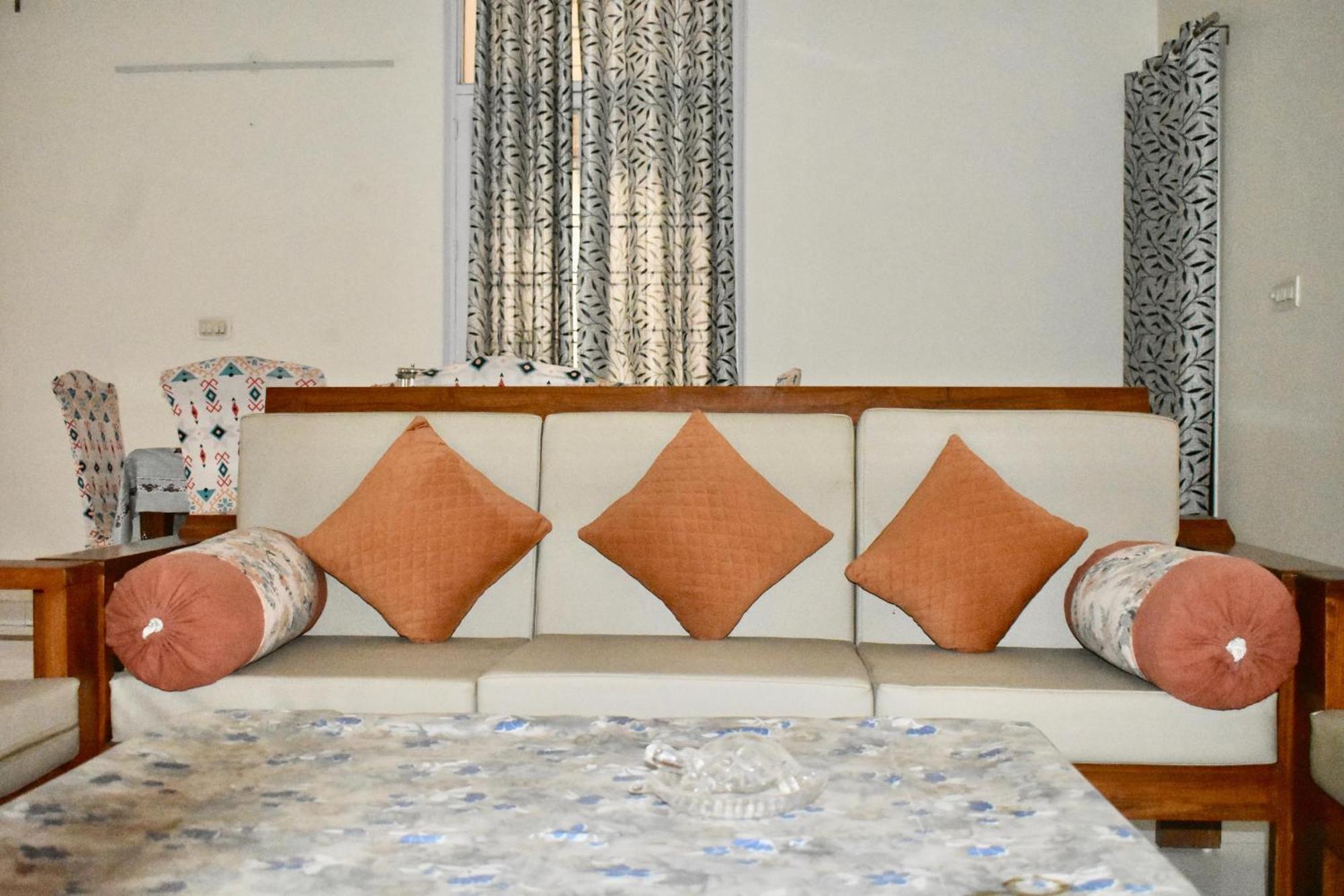 Abhilasha Villa ฟารีดาบัด ภายนอก รูปภาพ
